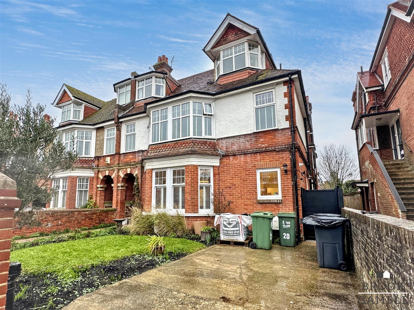 3 Bedroom Flat - Garden. Arlington Road in Eastbourne,  30
